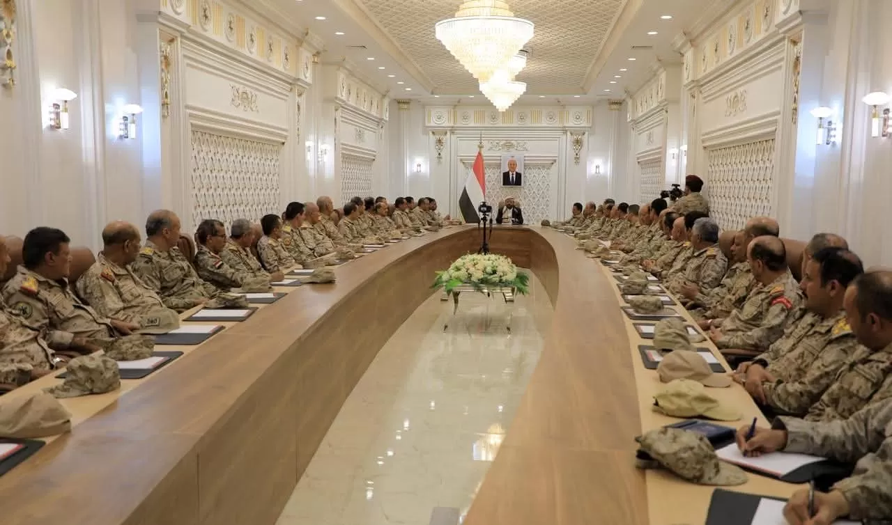 مأرب : عضو مجلس القيادة العرادة يترأس اجتماعاً موسعاً للقيادات العسكرية